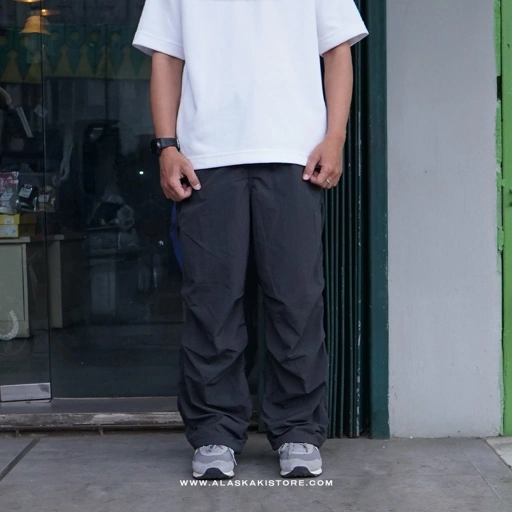 Image of Loose Fit Parachute Pants Black GU5025