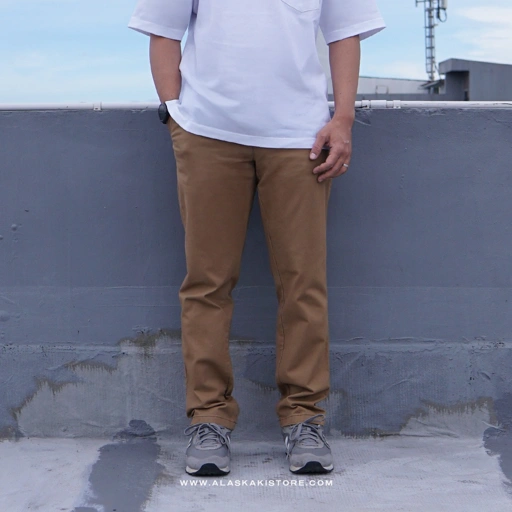 Image of Straight Fit Chino Pants Brown ON5081