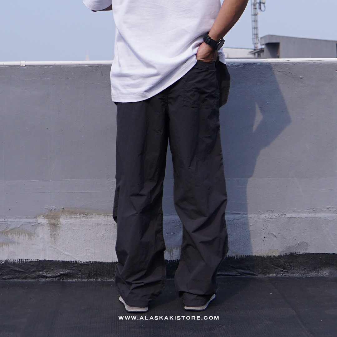 Loose Fit Parachute Pants Black GU5025