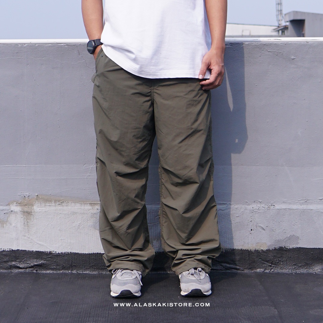 Loose Fit Parachute Pants Olive GU5026