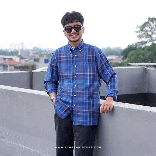 Image of Lightweight Regular Fit Checkered Shirt Blue TH2007