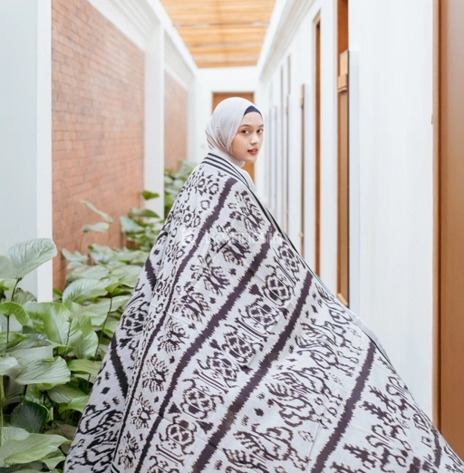 Image of KAIN - BLANKET TENUN SUMBA - ABU-ABU 49 