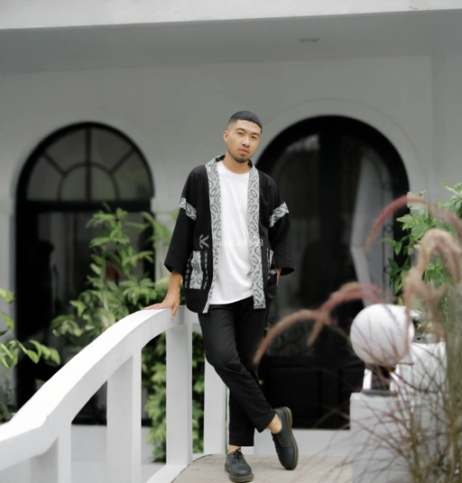 Image of Kainnesia Outer Tenun Pria Wanita Nara Series Black