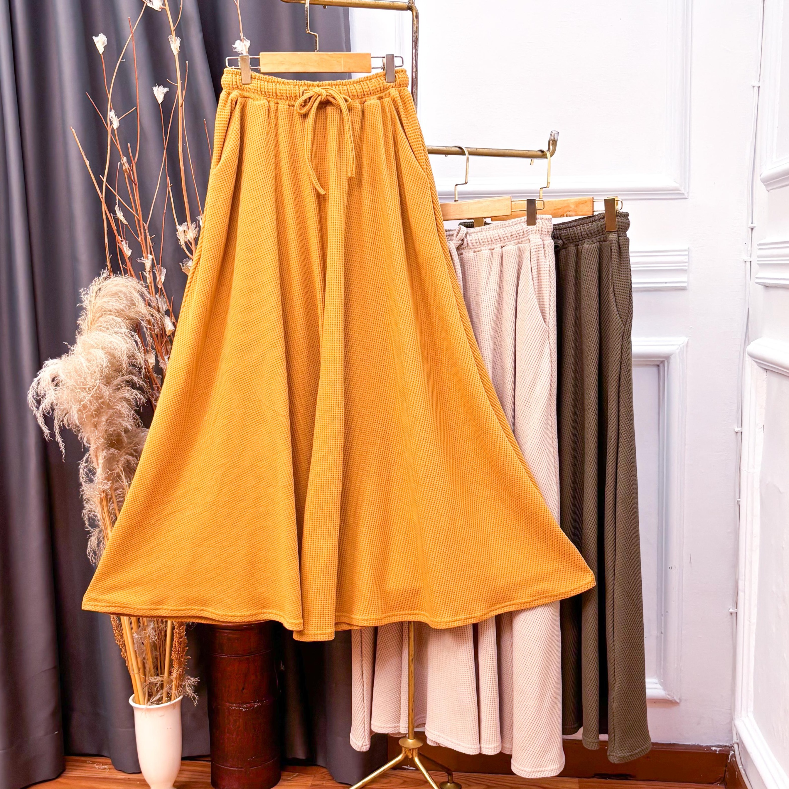 Oneset Rok dan Kulot Azzahra Waffle Knit Busui Jumbo - Jv Hasanah Setelan Rok dan Kulot Azzahra Waffle Knit