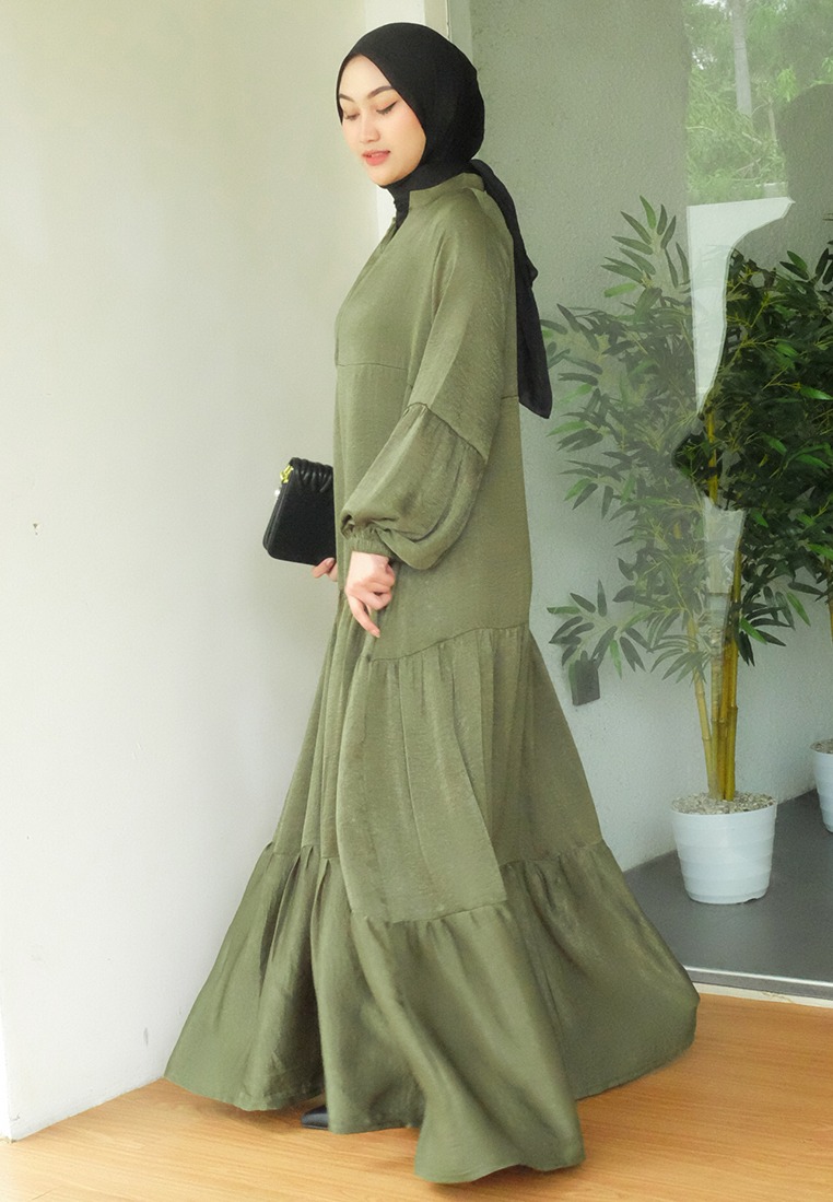 Asyifa Shimmer Dress - Gamis V Ruffle Silk Flowy dan Busui 
