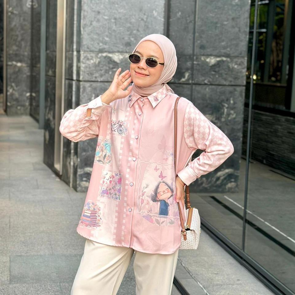 KEMEJA FULL PRINT MOTIF LUCU LUMI LOLY CREP BY AMEELA.KL