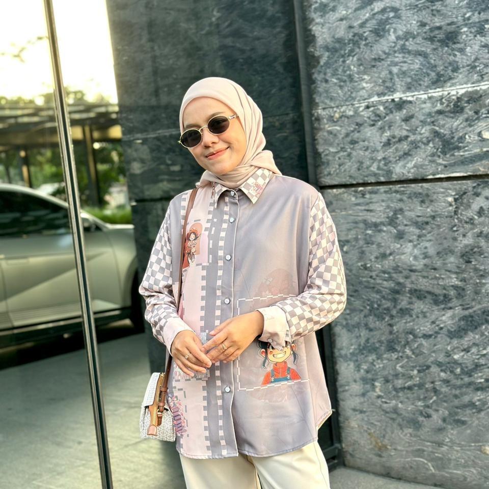 KEMEJA FULL PRINT MOTIF LUCU LUMI LOLY CREP BY AMEELA.KL