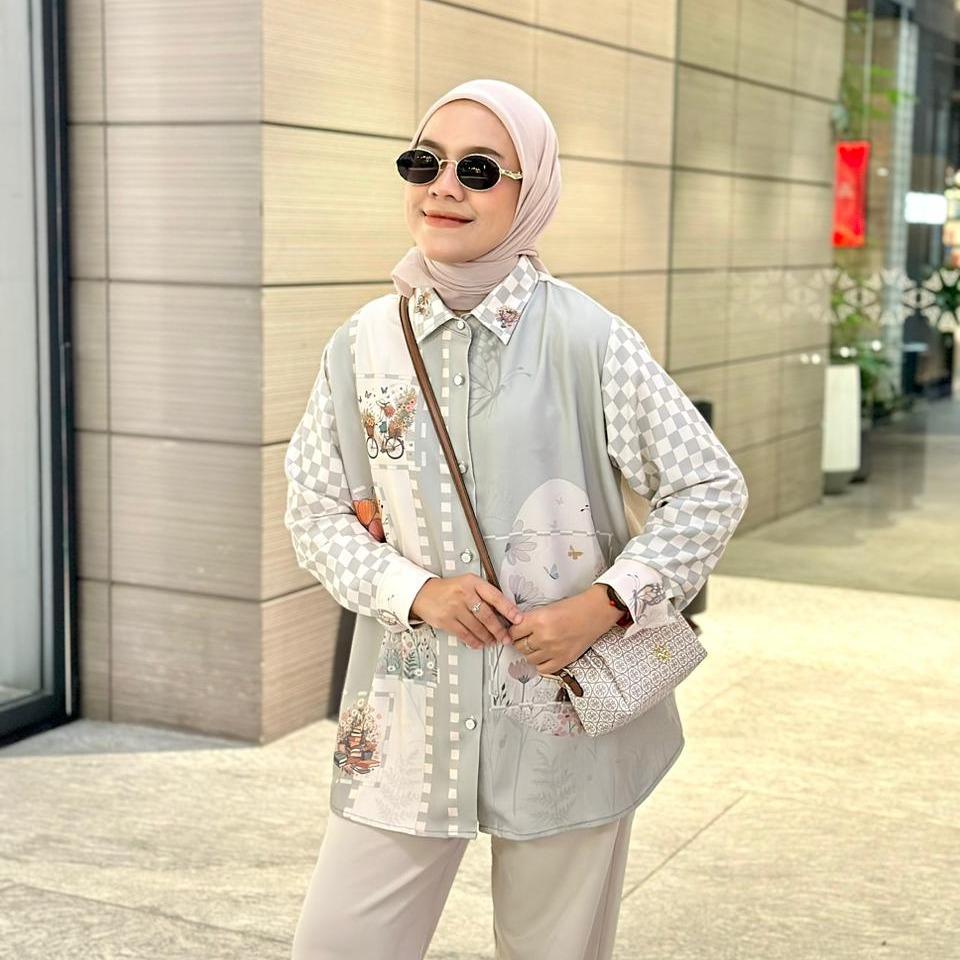 KEMEJA FULL PRINT MOTIF LUCU LUMI LOLY CREP BY AMEELA.KL