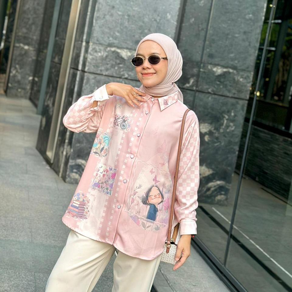 KEMEJA FULL PRINT MOTIF LUCU LUMI LOLY CREP BY AMEELA.KL