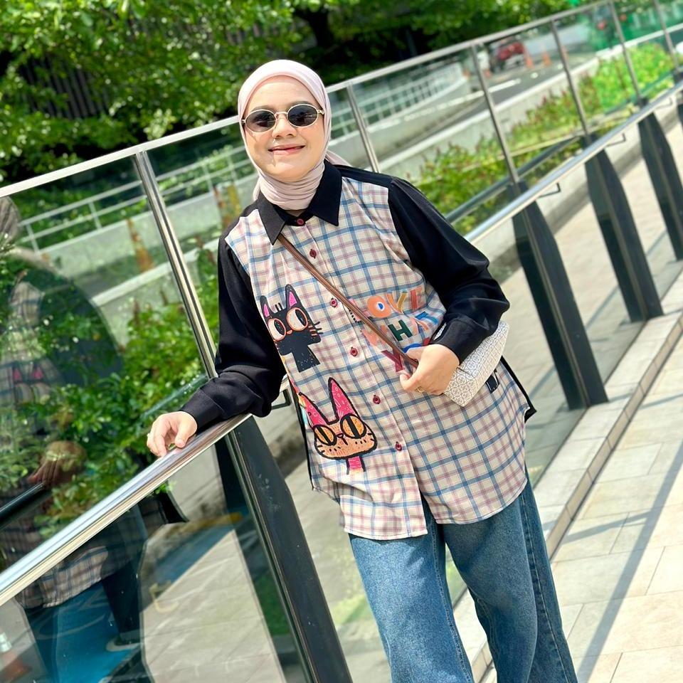 KEMEJA PRINT DEPAN KUCING MOLY ARUMI BY AMEELA KL