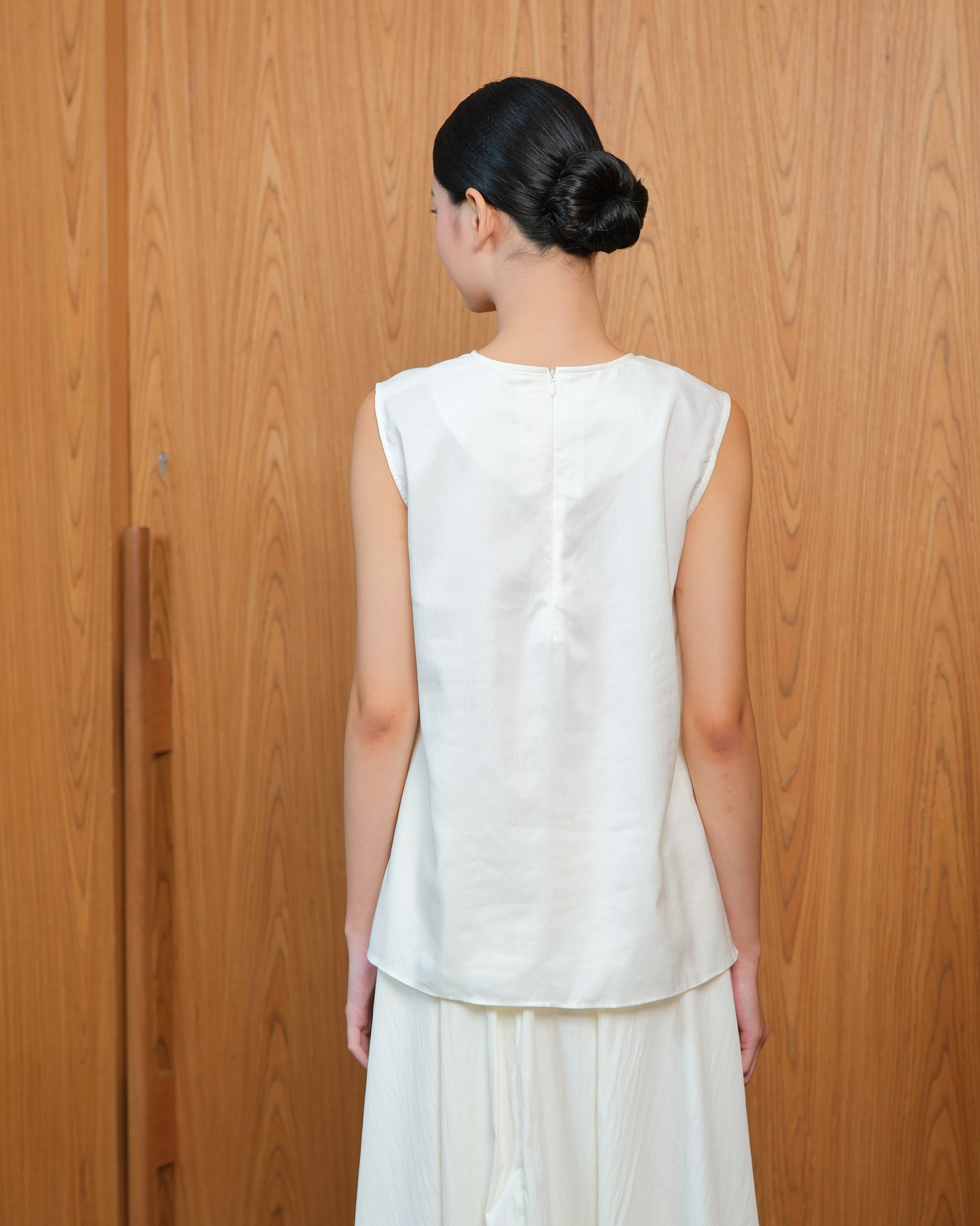 SASMAYA SLEEVELESS INNER - IVORY
