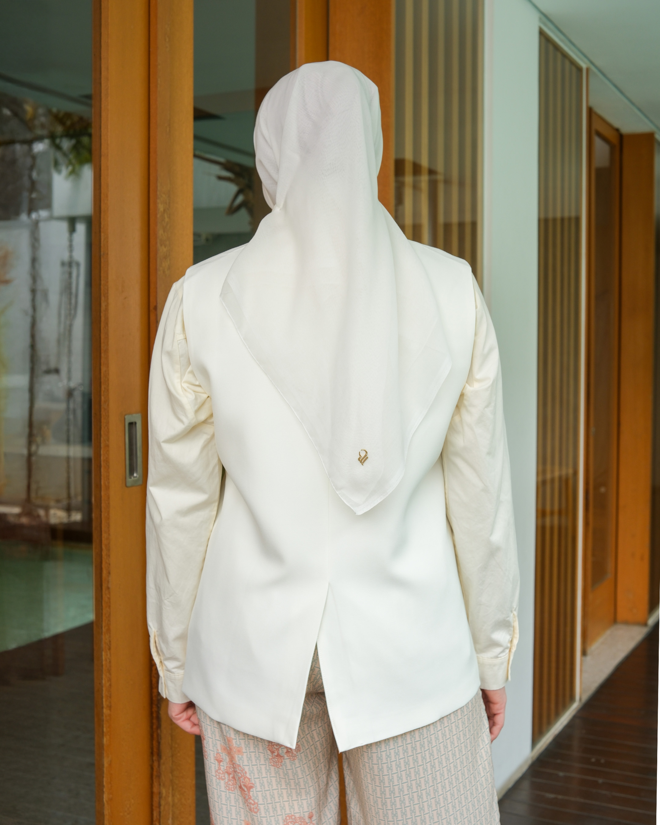ELINA VEST - BROKEN WHITE
