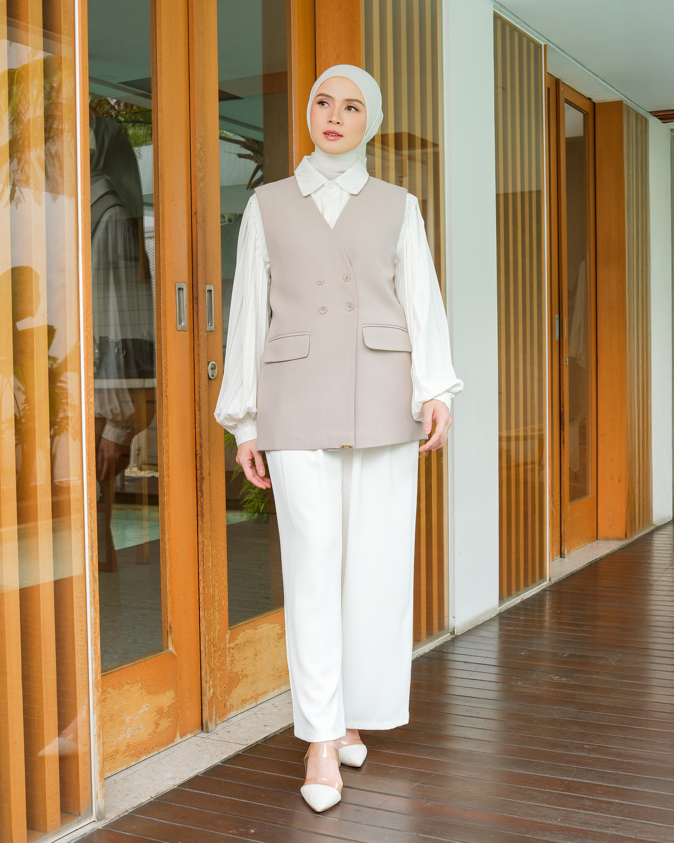 ELINA VEST - LIGHT BROWN