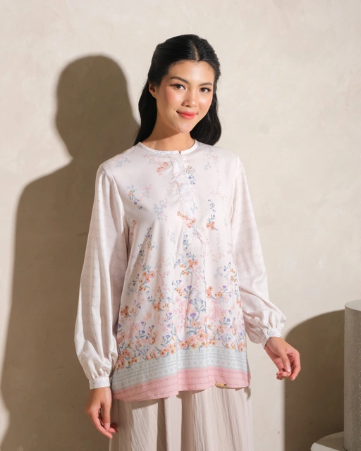 Image of NAVARA BLOUSE - LAVENDER