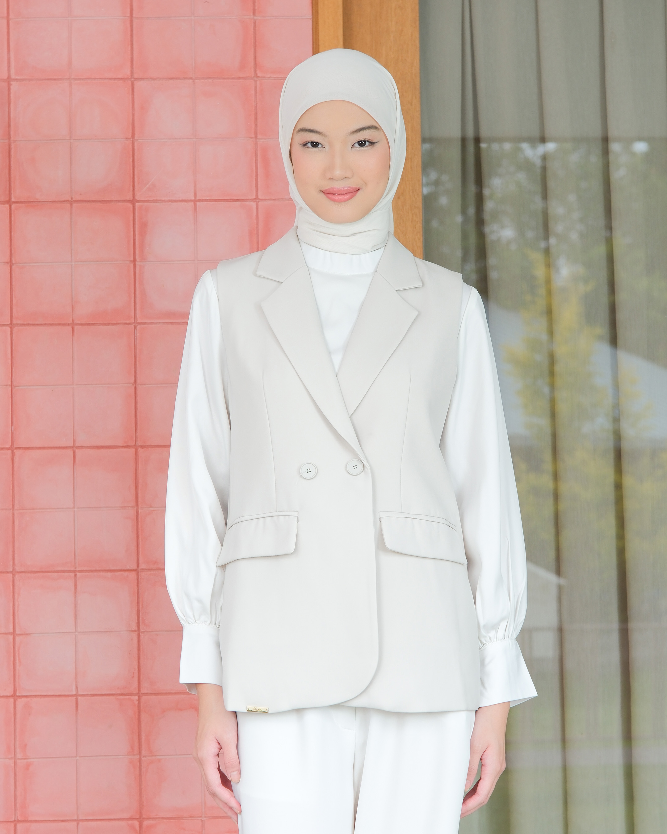 VELA VEST - LIGHT GREY