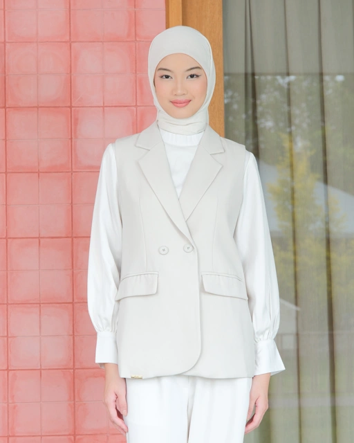 Image of VELA VEST - LIGHT GREY