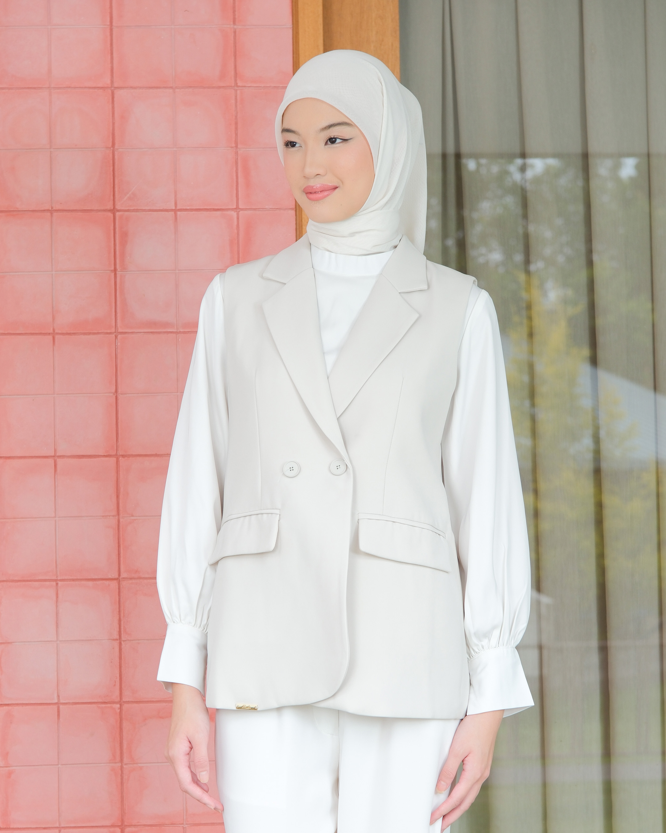 VELA VEST - LIGHT GREY