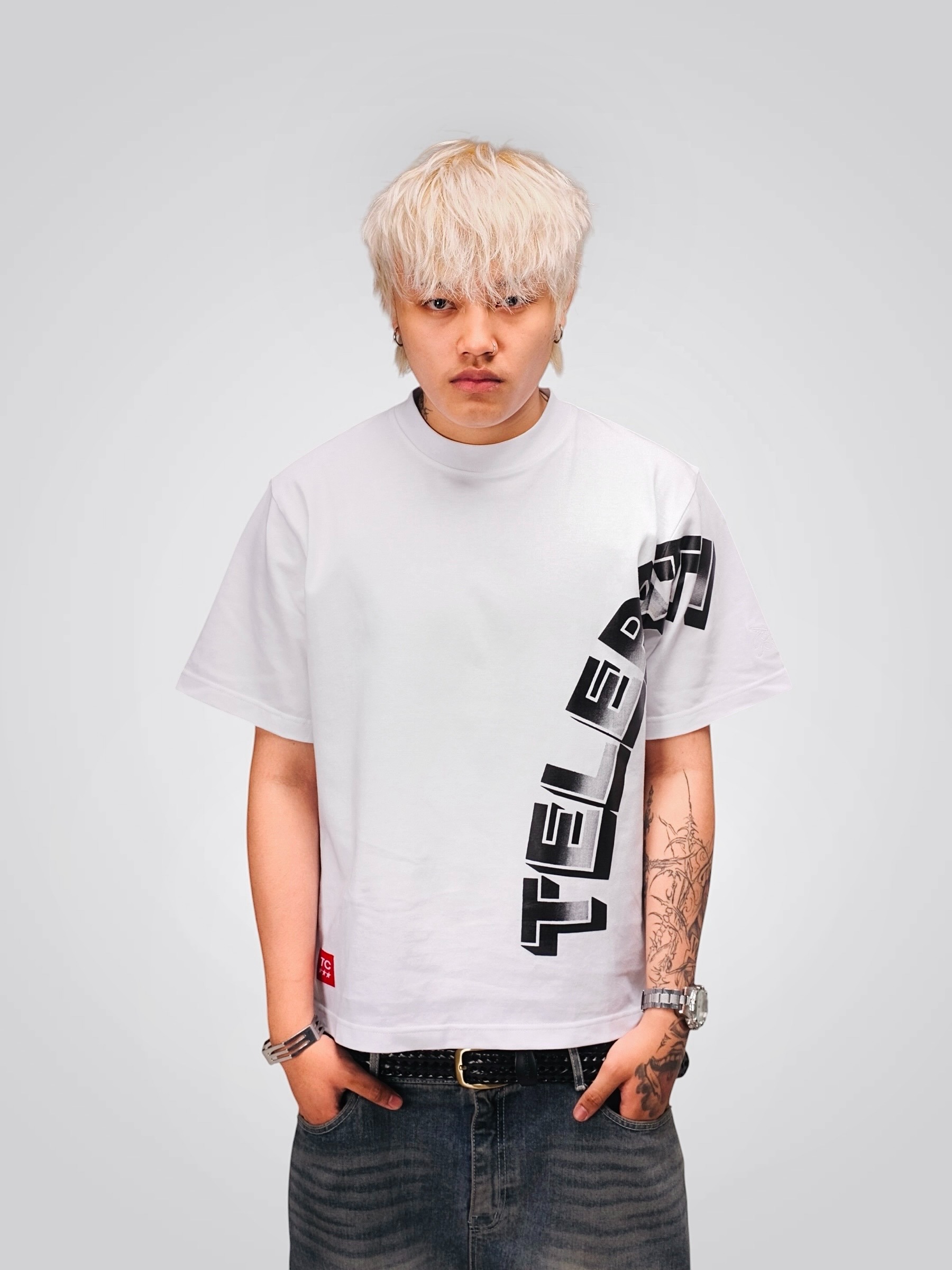 TSHIRT SIGNATURE CURVE TELEPATI WHITE REGULAR FIT