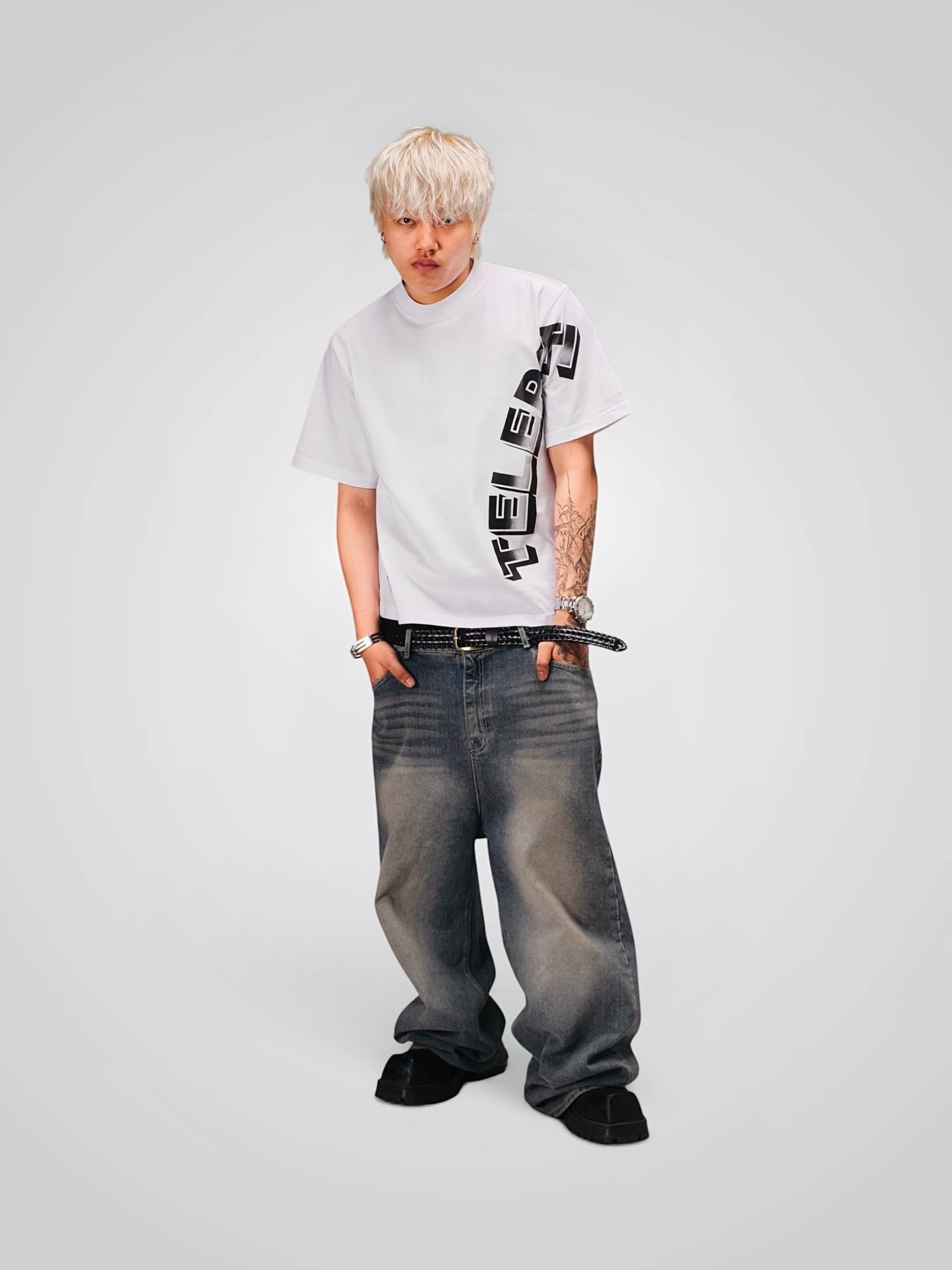 TSHIRT SIGNATURE CURVE TELEPATI WHITE REGULAR FIT