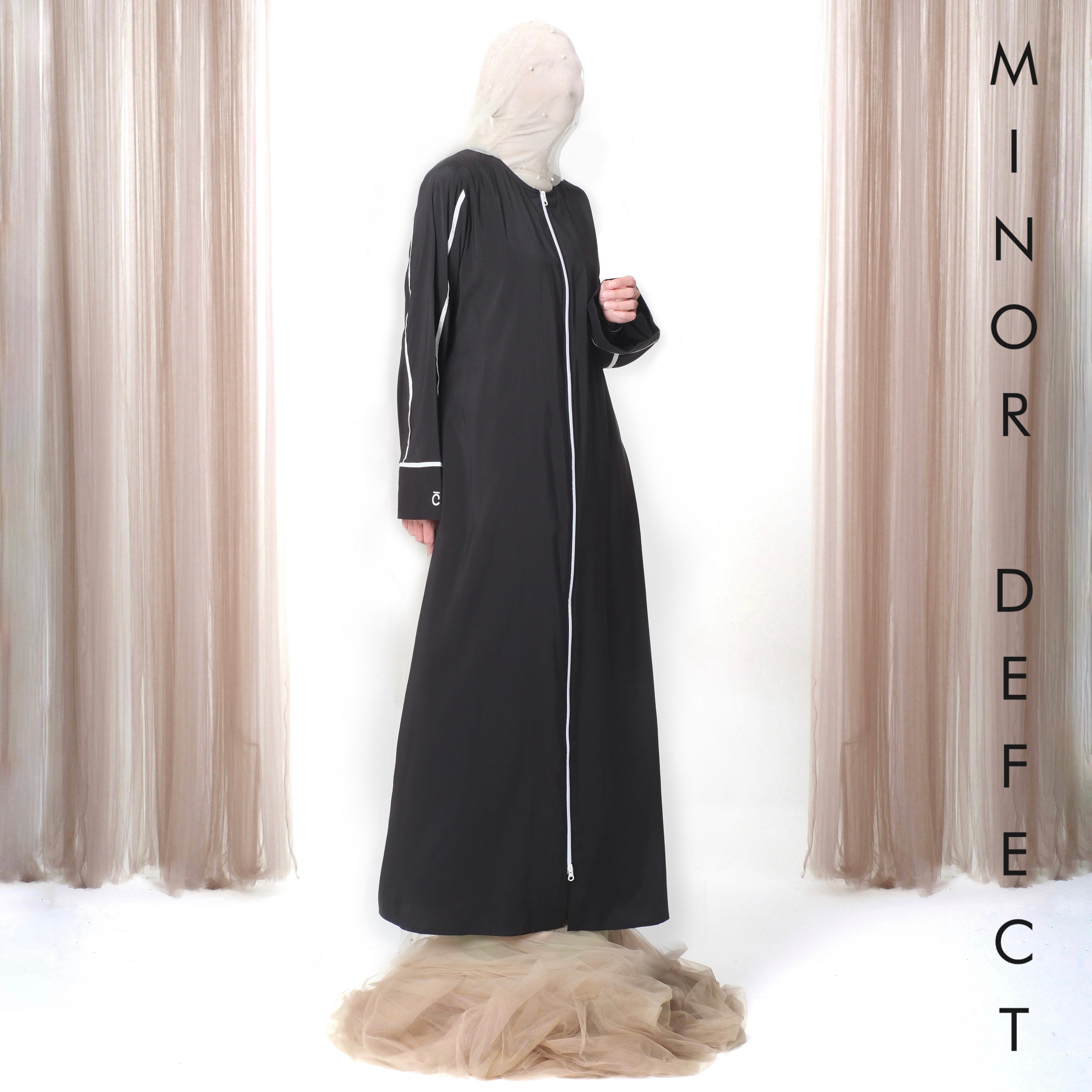 Syria Abaya Defect Minor