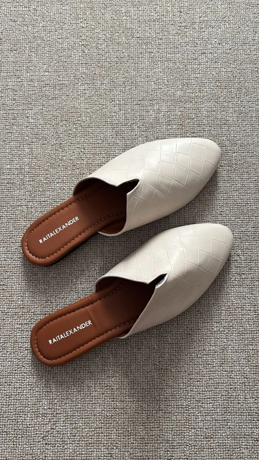 Image of Raitalexander - Vera Ivory Quilted Mules