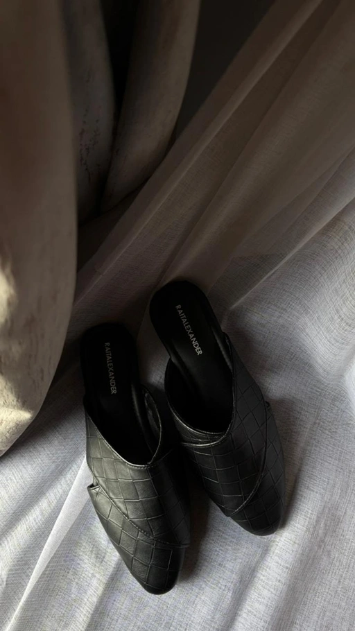 Image of Raitalexander - Woven Matte Black Flats