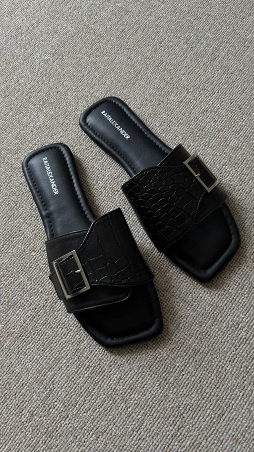 Image of Raitalexander - Classic Croco V-Thong Black