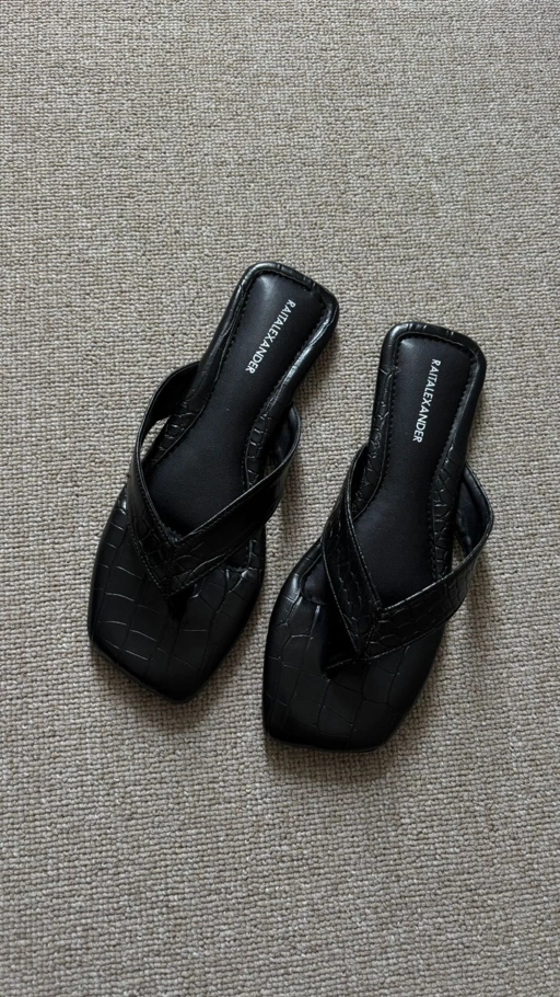 Image of Raitalexander - Luxe Buckle Square Slide Black