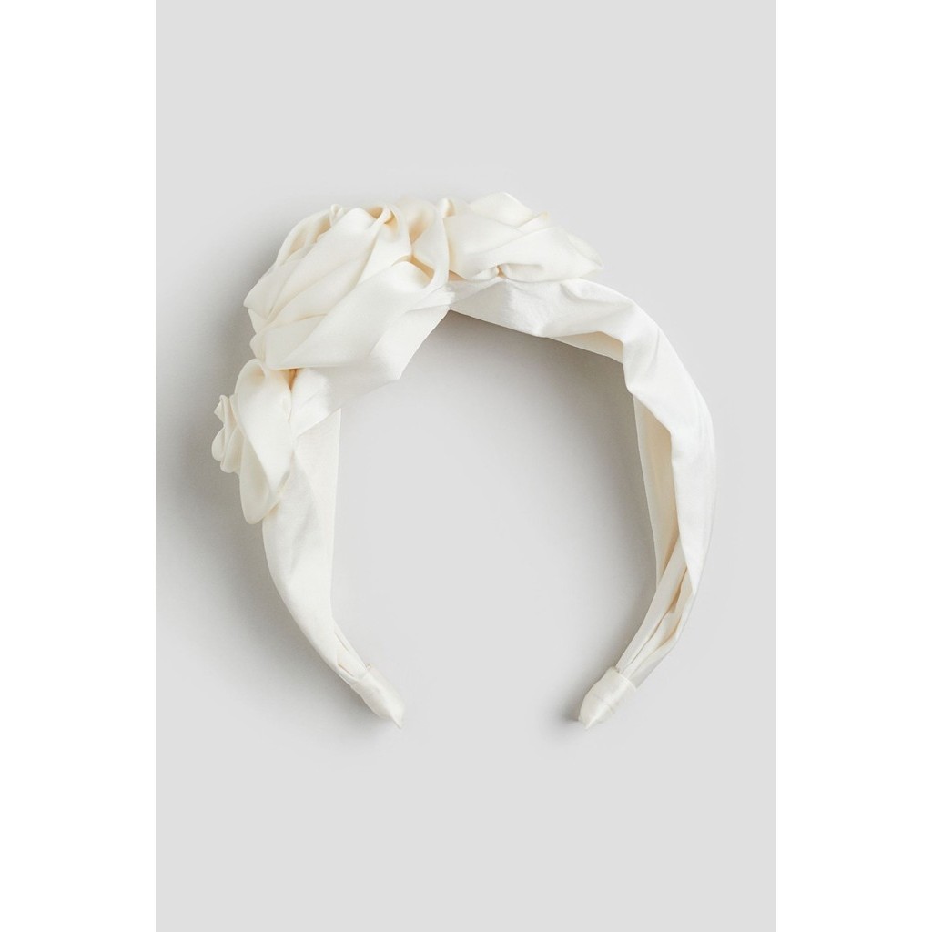 LE SSERAFIM's Official Bando