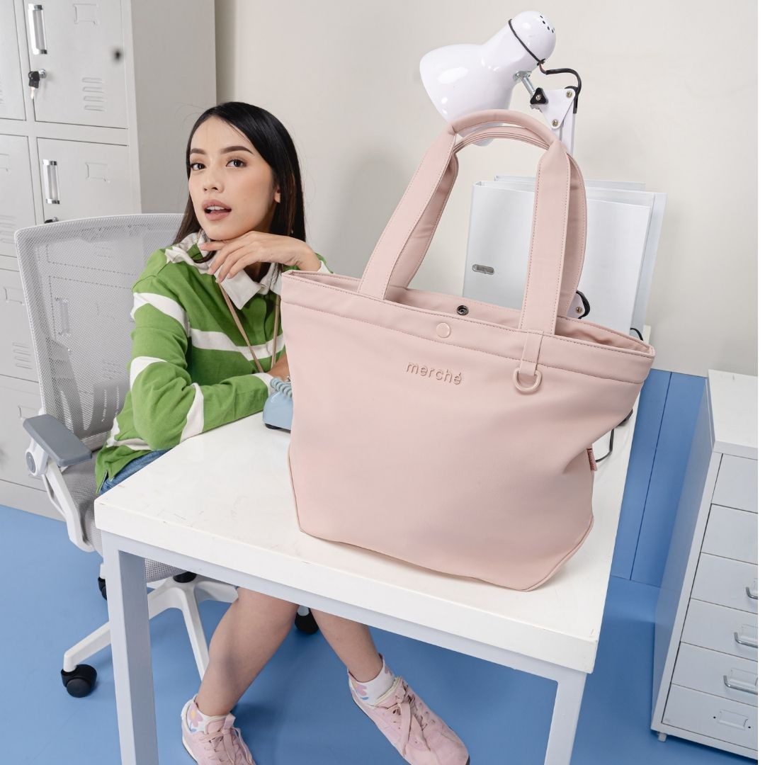 Aileen Totebag merché