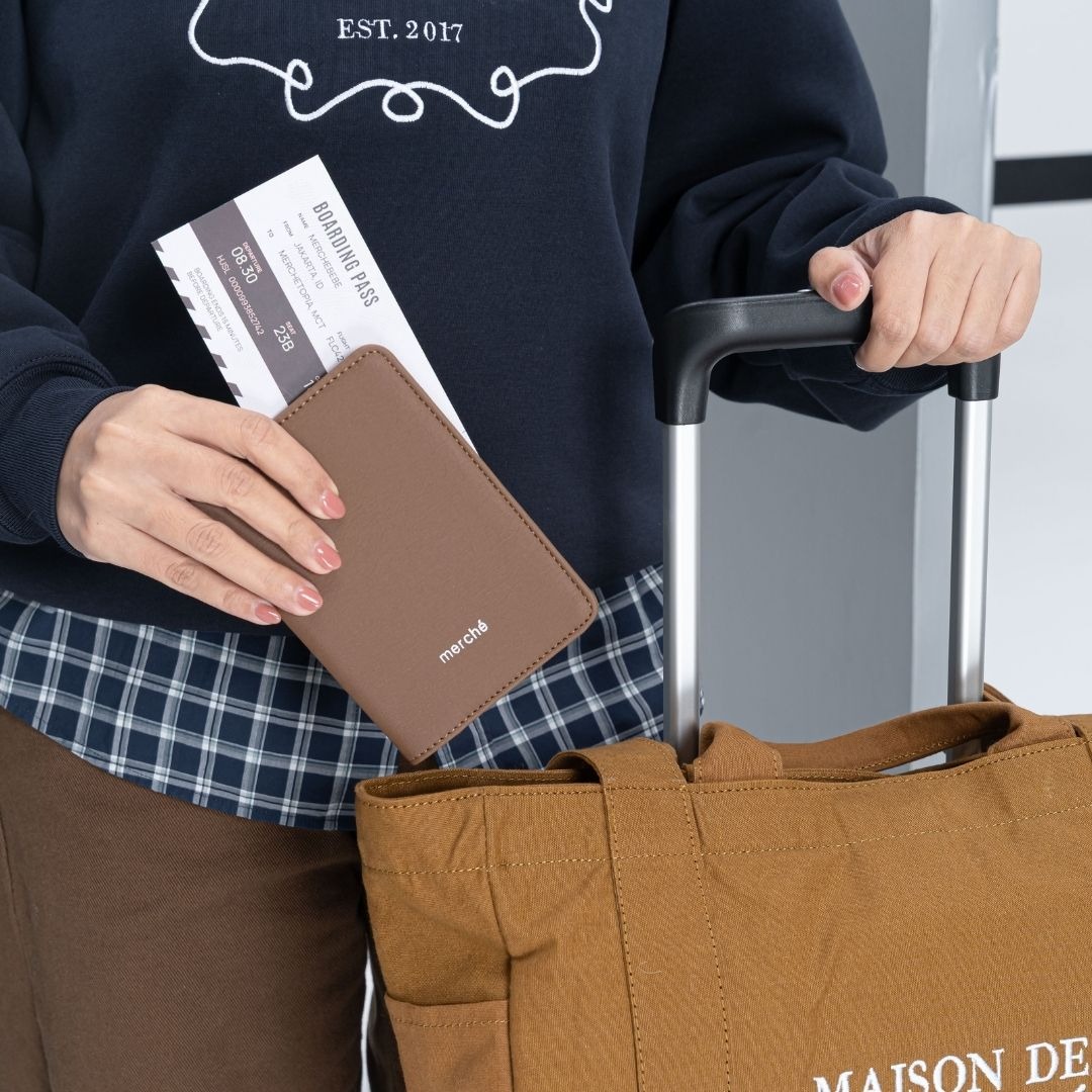 Cavi The Passport Sleeve merché