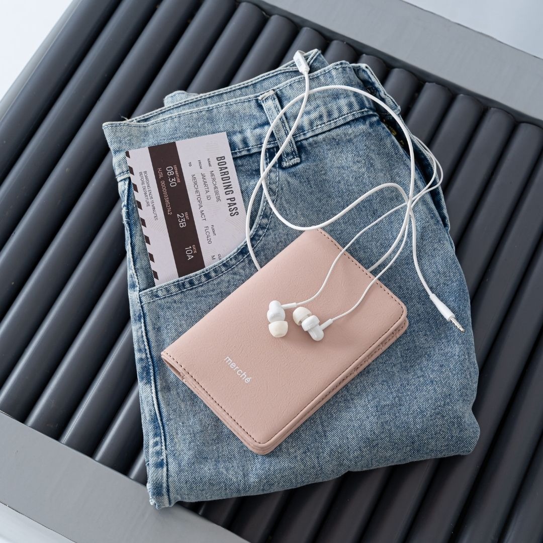 Cavi The Passport Sleeve merché