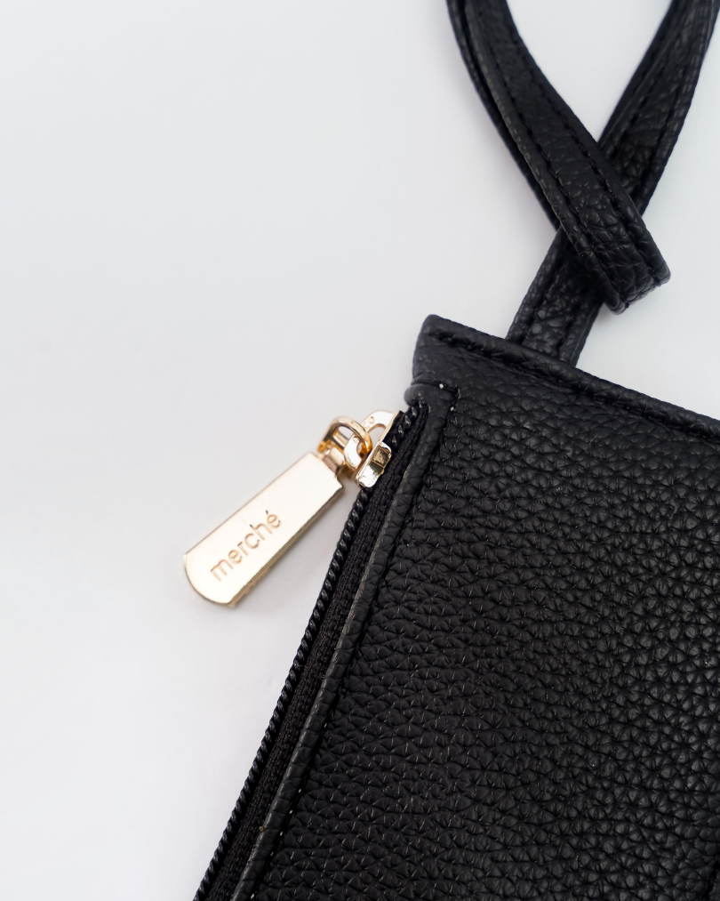 Zeta Pouch Charm Leather  merché