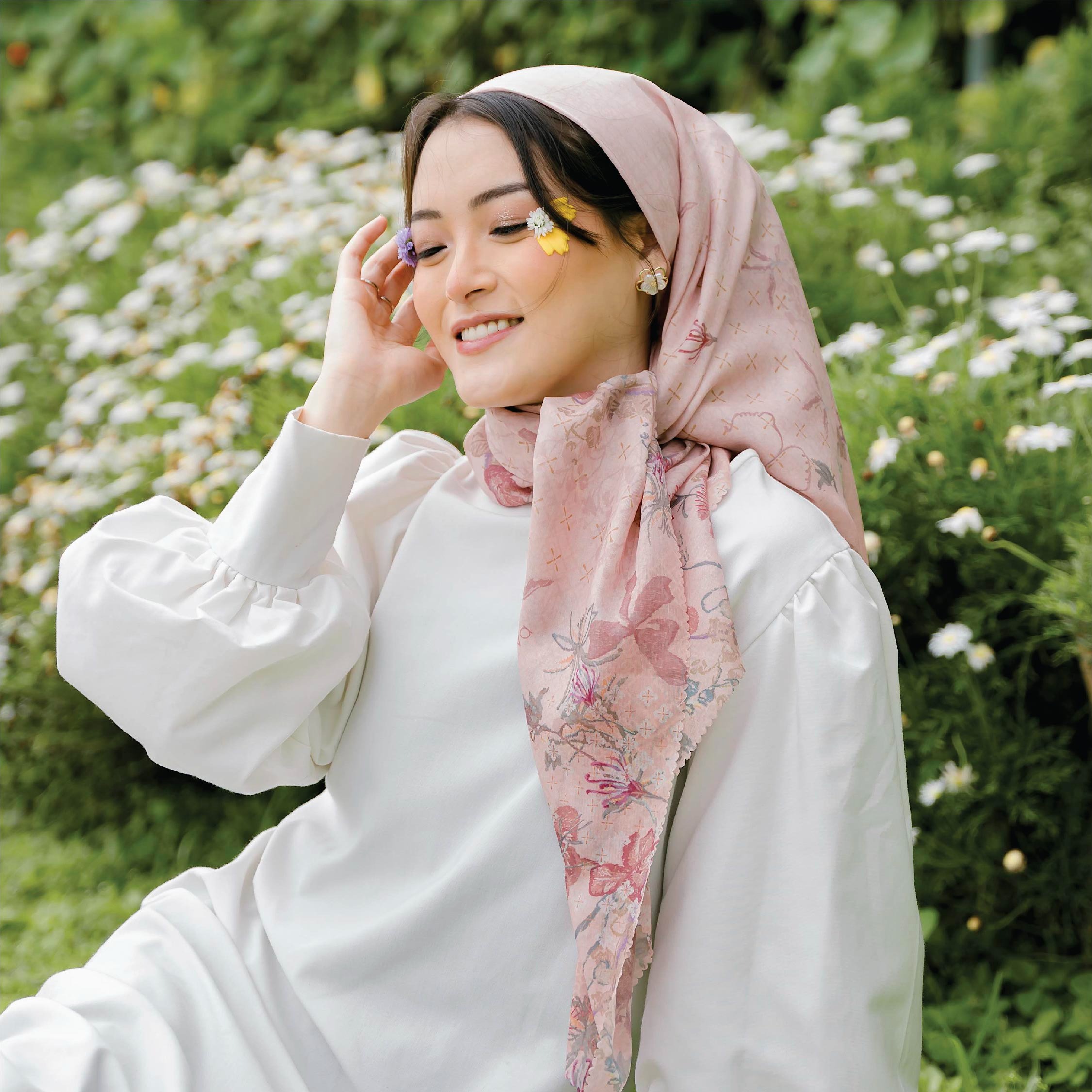 Whimsical Gardern Scarf x halwa by merché