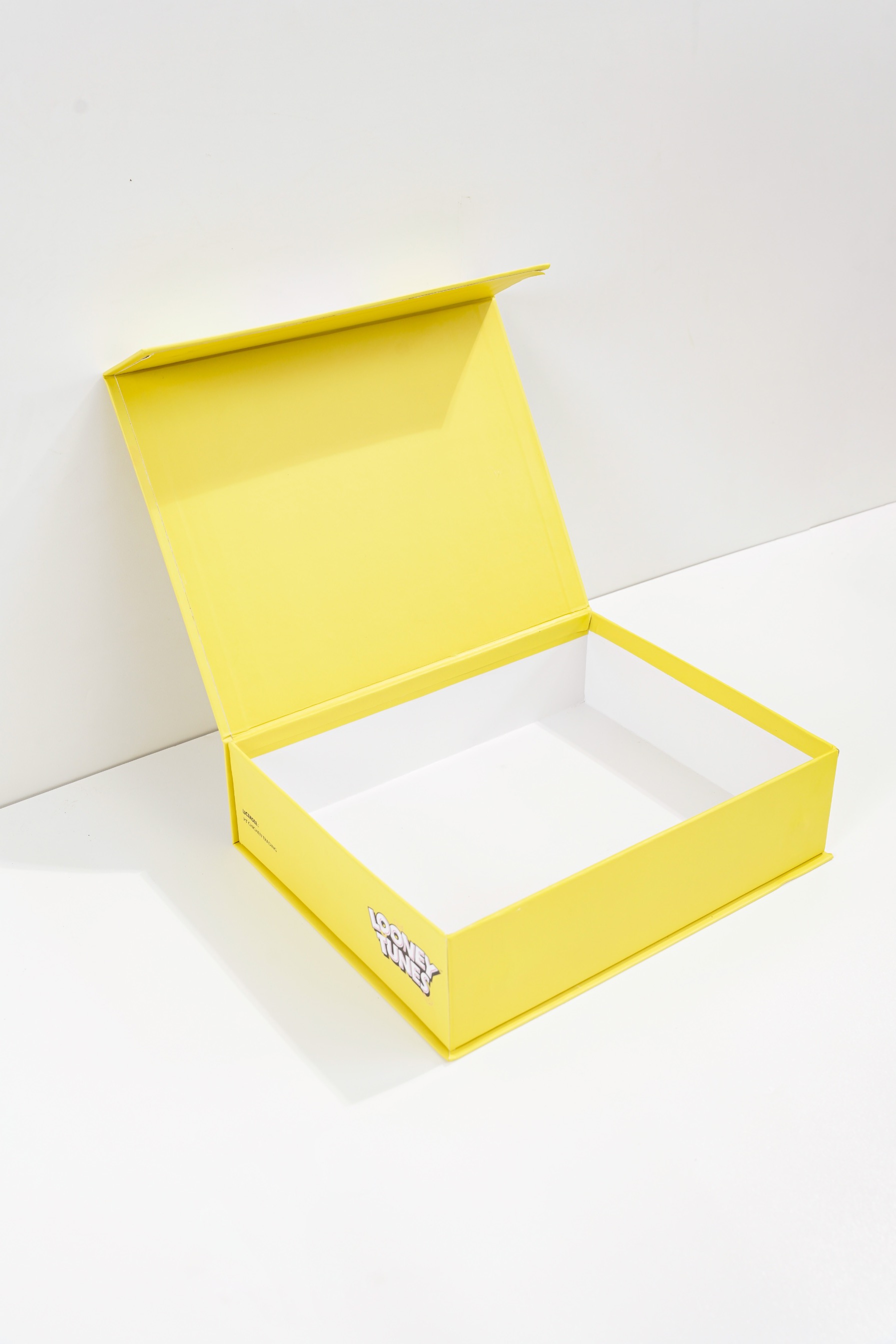 Hardbox - Magnet Mailer