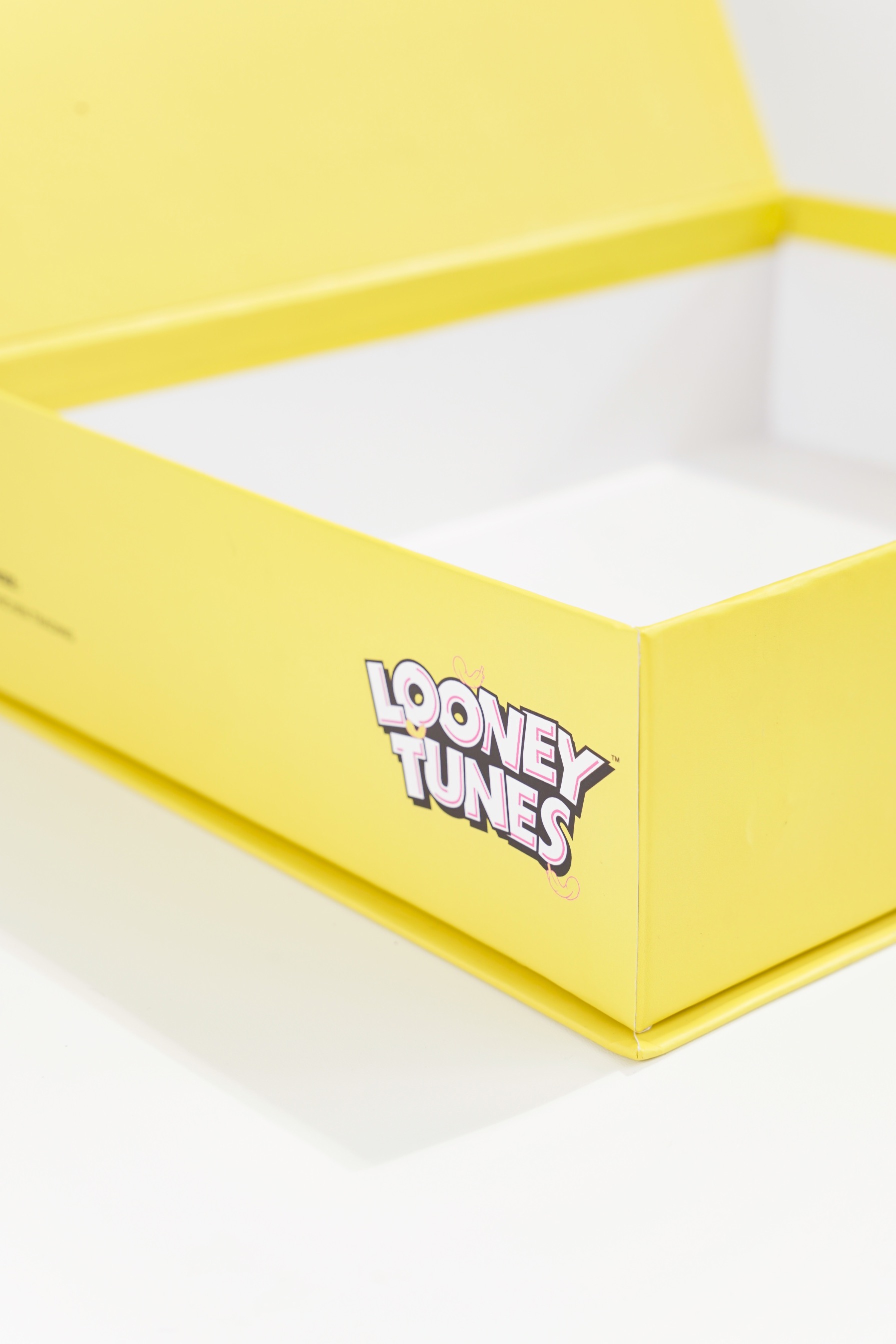 Hardbox - Magnet Mailer