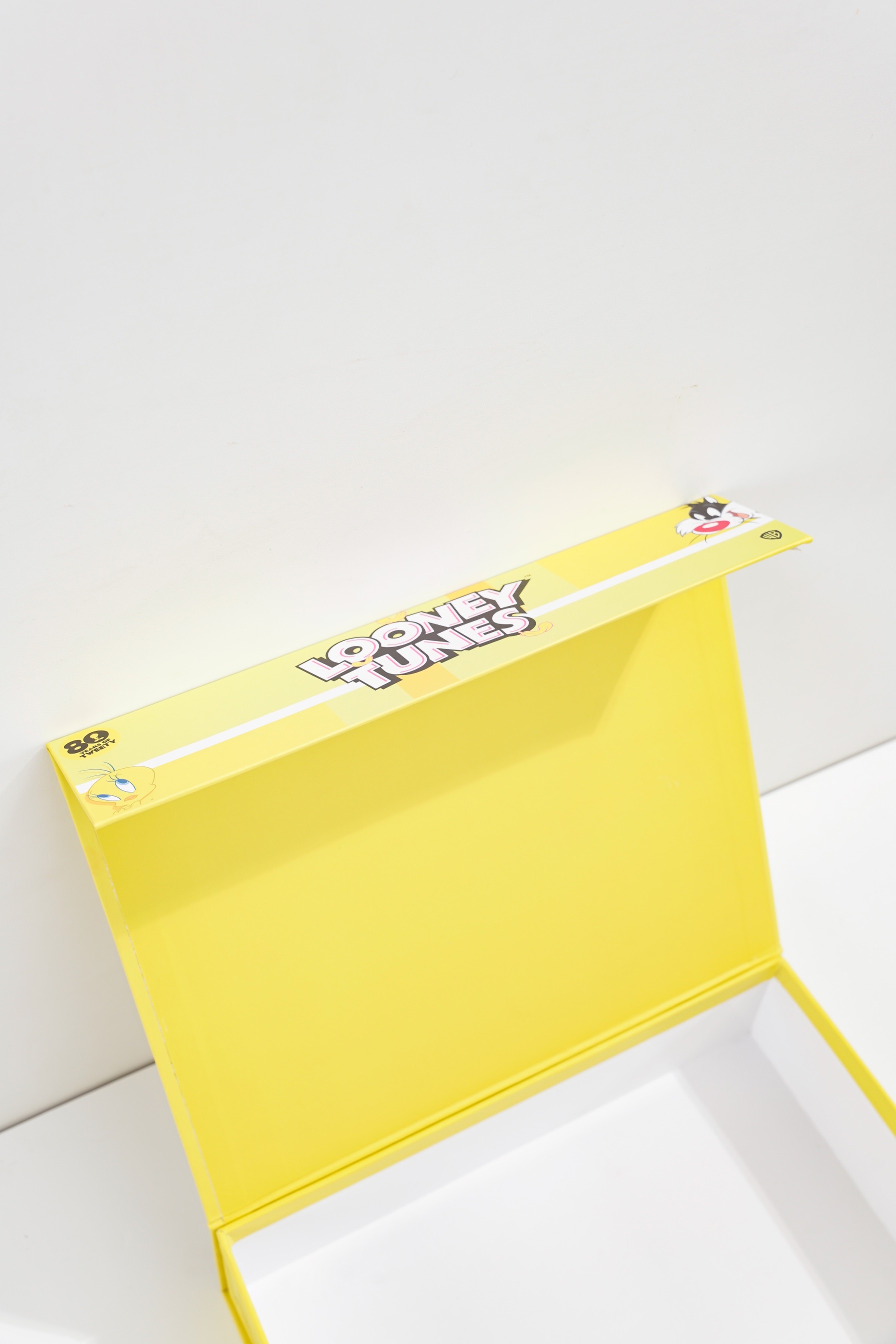Hardbox - Magnet Mailer