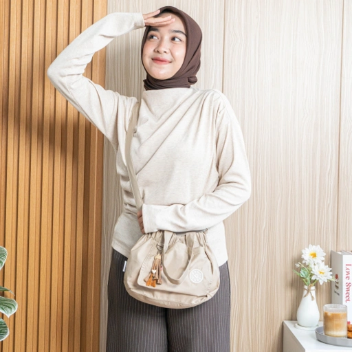 Image of ERMY-Dobby Dumpling Bag Wanita