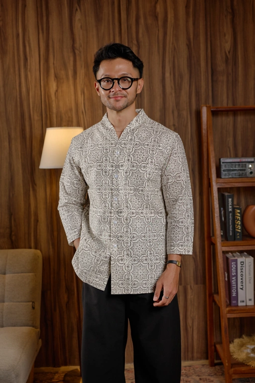 Image of TADABUR V-STAND 3/4 Sleeve