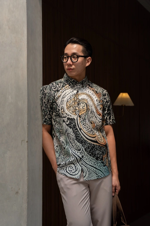 Image of ARYA LARRAS Short Sleeve
