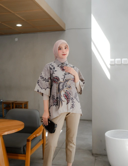 Image of DOELJANA WOMAN - Blouse Oversize