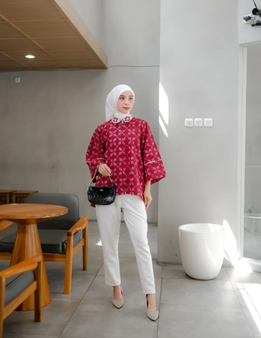 Image of KINASIH WOMAN - Blouse Oversize 7/8