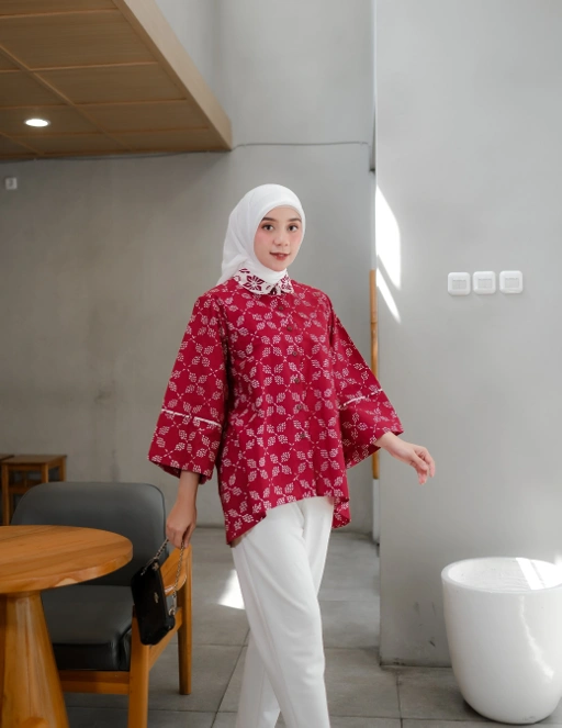 Image of KINASIH WOMAN - Blouse Oversize 7/8