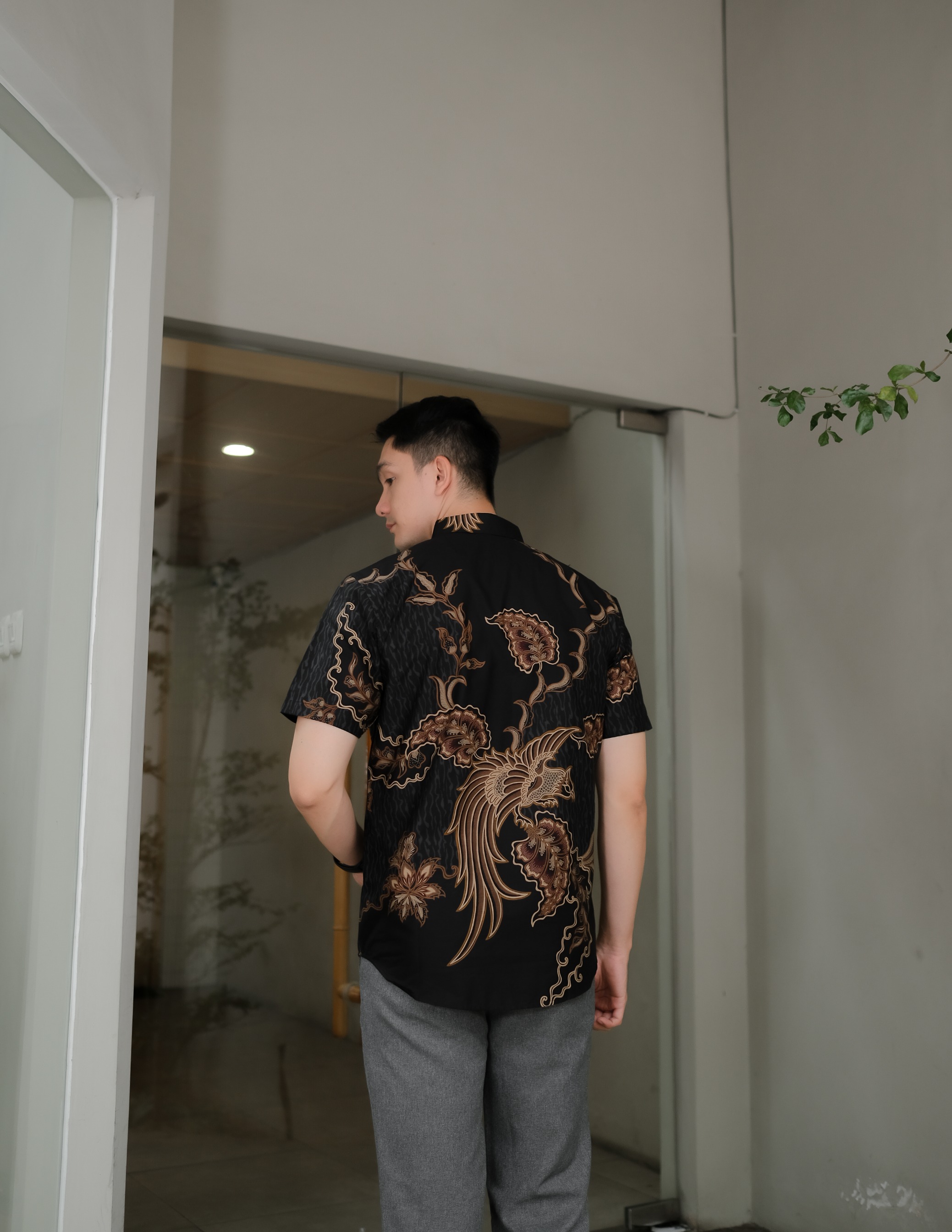 DOELJANA BLACK Short Sleeve