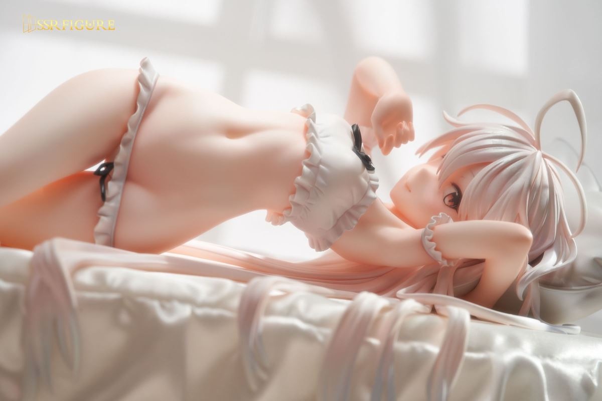 SSR Scaled Figure 1/7 Sleepy White-Haired Girl - Illustration by Hayashi Kei By Infinity Studio