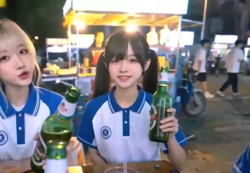 High School Senior Love Story Complete Edition — A young girl breaks various ethical taboos - 230 Min Fully Uncensored AI R18 Video With English Subtitle (AIAV-050)
