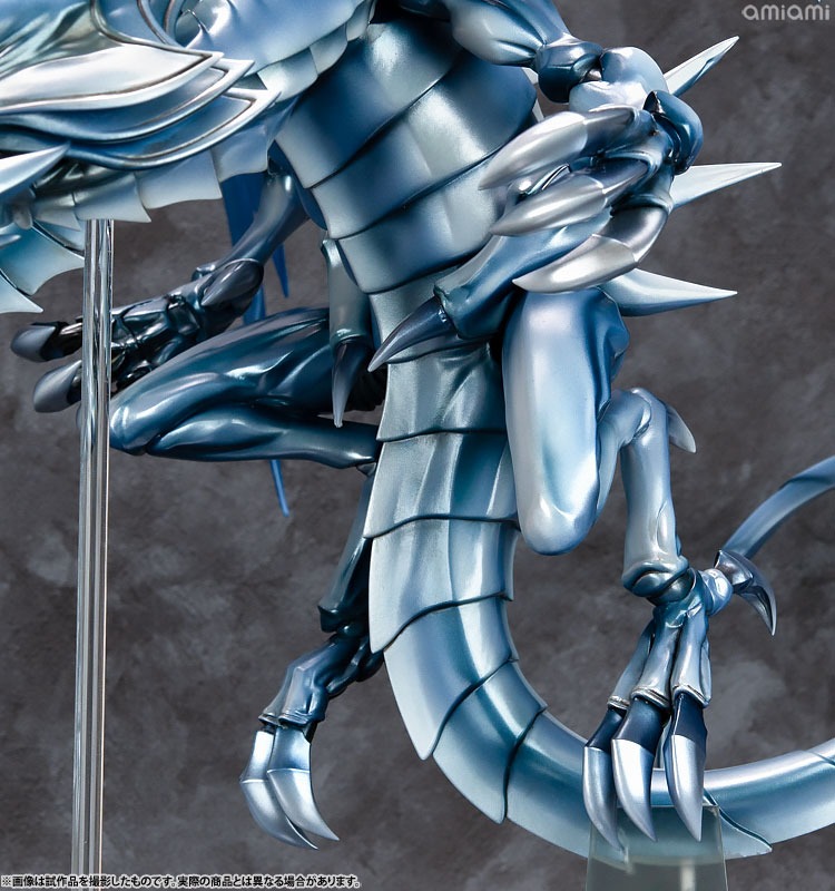 [READY STOCK ITEM] Scaled Figure Blue Eyes Ultimate Dragon - Yu-Gi-Oh! Duel Monsters By AmiAmi x AMAKUNI