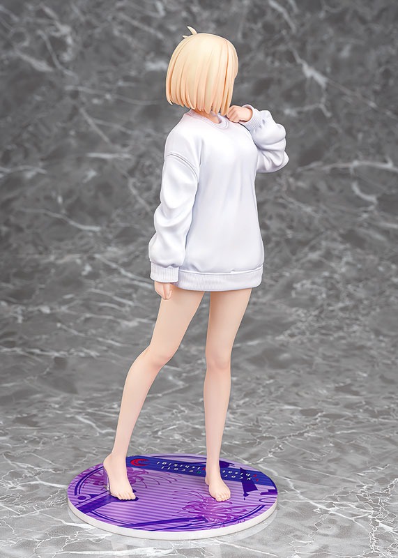 Scaled Figure 1/7 Nishikigi Chisato - Oversized Sweatshirt Ver. Lycoris Recoil By Phat!