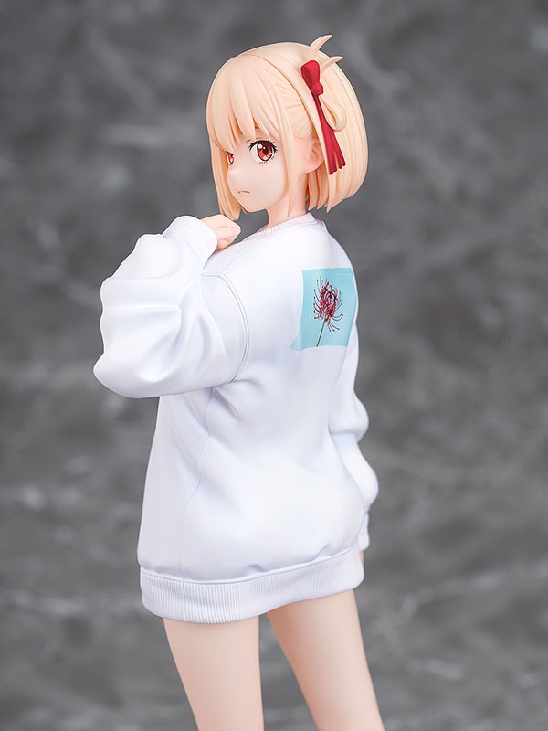 Scaled Figure 1/7 Nishikigi Chisato - Oversized Sweatshirt Ver. Lycoris Recoil By Phat!