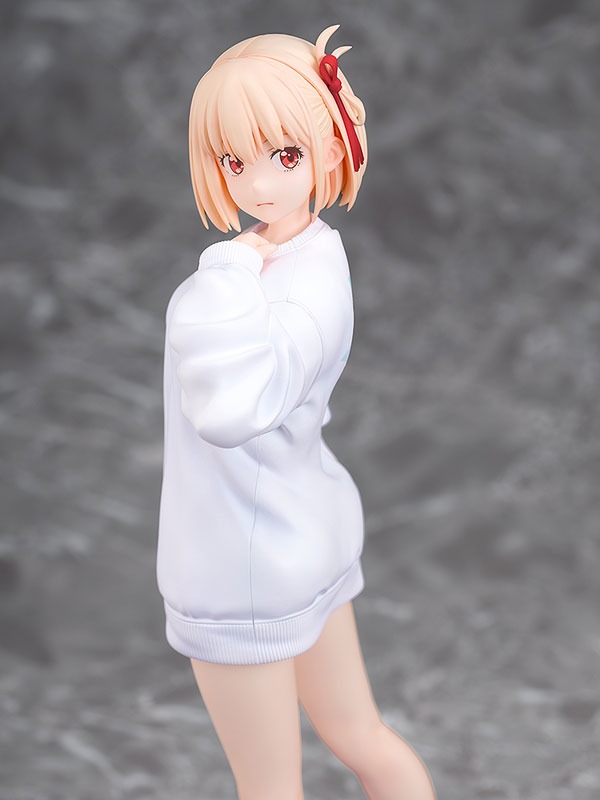 Scaled Figure 1/7 Nishikigi Chisato - Oversized Sweatshirt Ver. Lycoris Recoil By Phat!